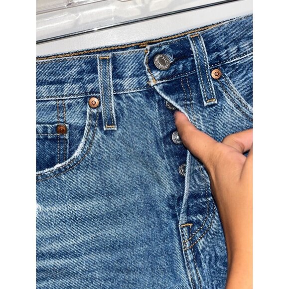 Levis Blue Distressed High-Waisted Denim With Raw Hem Women's Shorts Size 26 - Picture 3 of 8